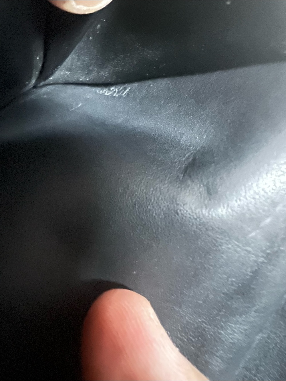 Louis Vuitton: Zippy Wallet Damier Infini - Picture 15 of 15